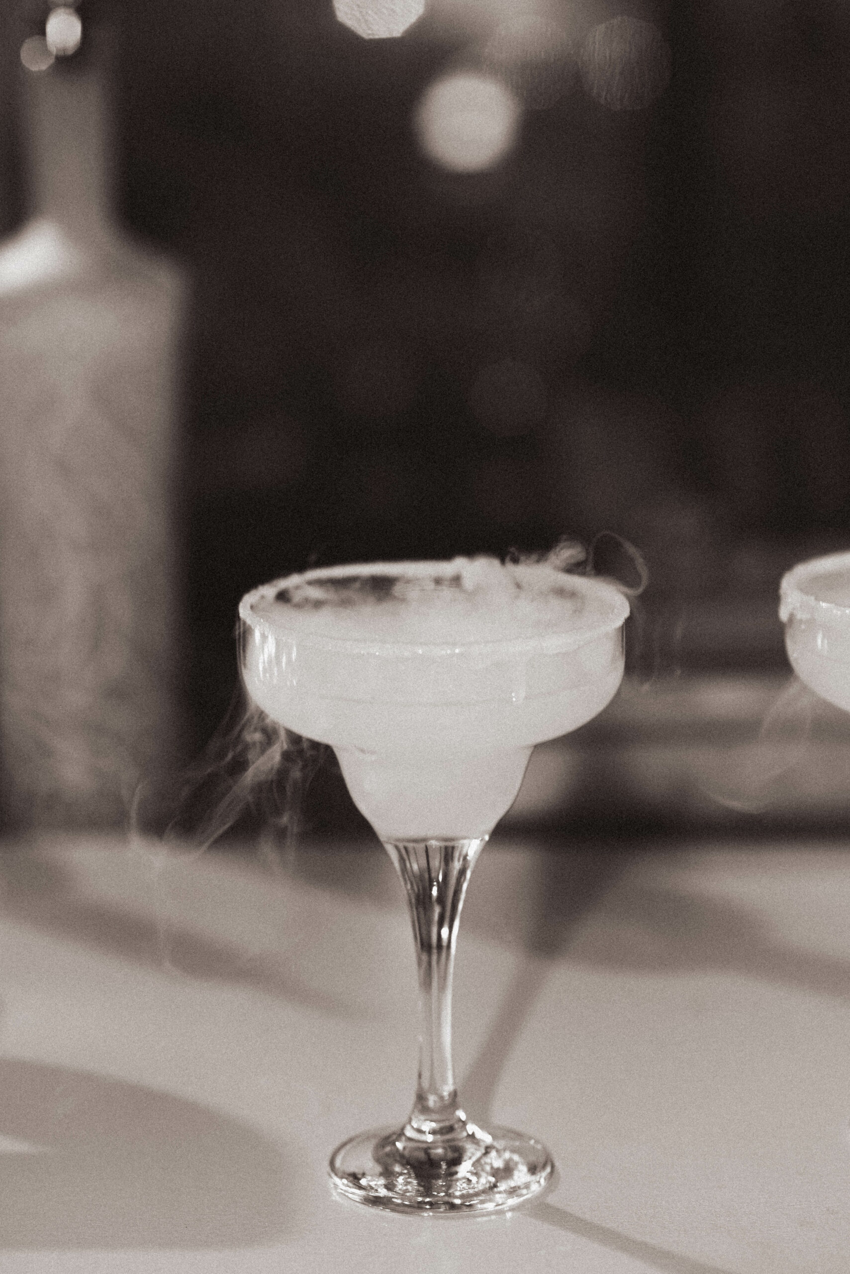 Ambre et Mégane Bar à vins et cocktails itinérant à Tarbes lors d’un événement privé – Lune Rouge